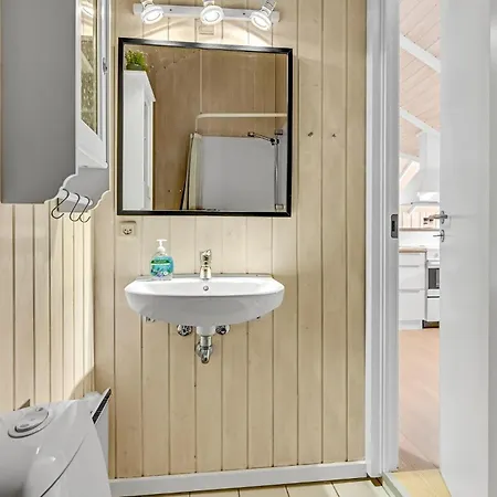 Five-bedroom In Grenaa *