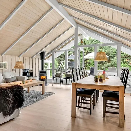 Five-bedroom In Grenaa גרנה