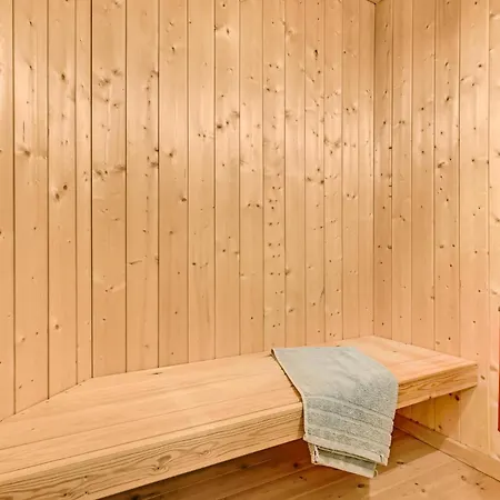 Vakantiehuis Beautiful In With Sauna
