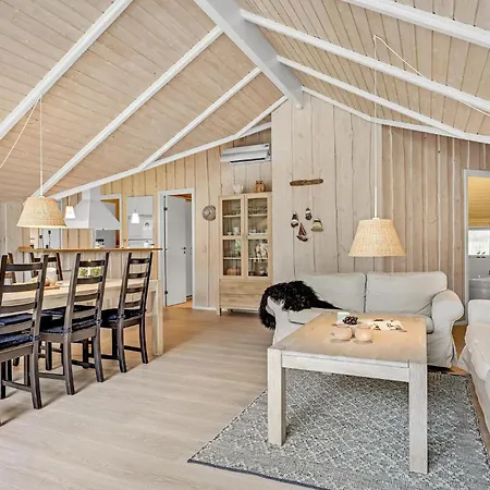 Five-bedroom In Grenaa בית נופש גרנה