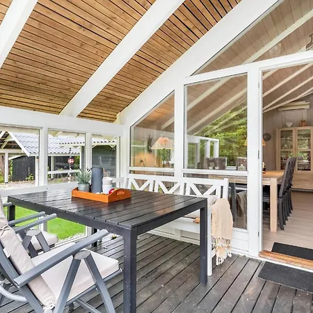 Five-bedroom In Grenaa גרנה