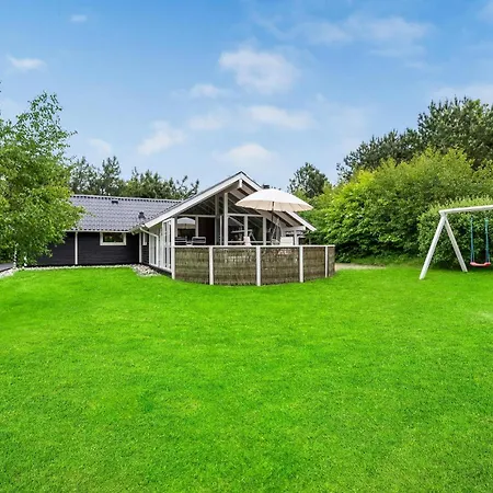 Five-bedroom In Grenaa בית נופש