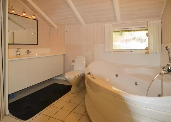 Holiday home Five-bedroom In