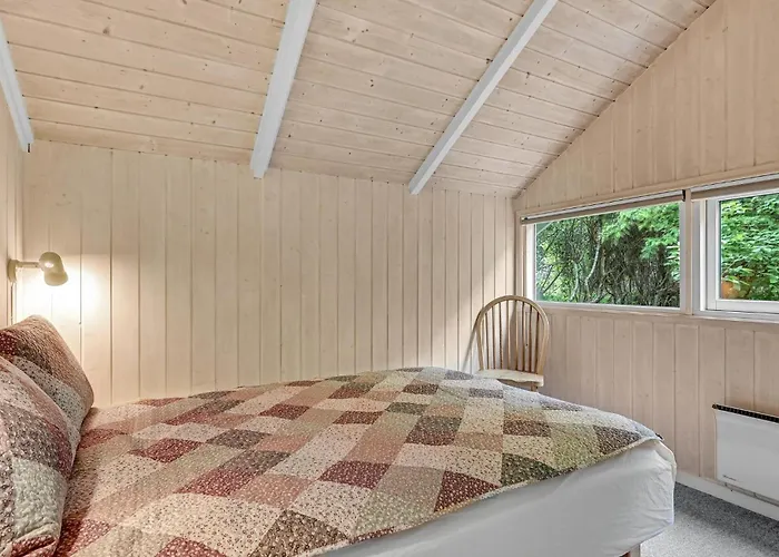 Five-bedroom In Holiday home *