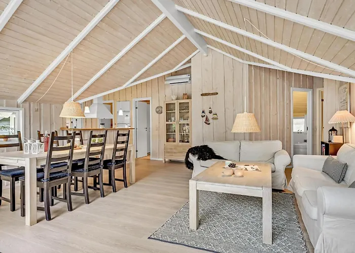 Five-bedroom In Holiday home Grenaa